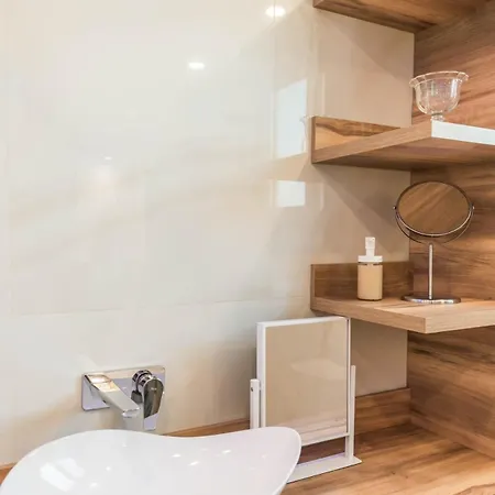 Апартамент Belcanto 2 Bedroom Near The Opera House *