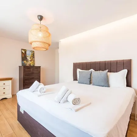 Belcanto 2 Bedroom Near The Opera House Апартамент Варна